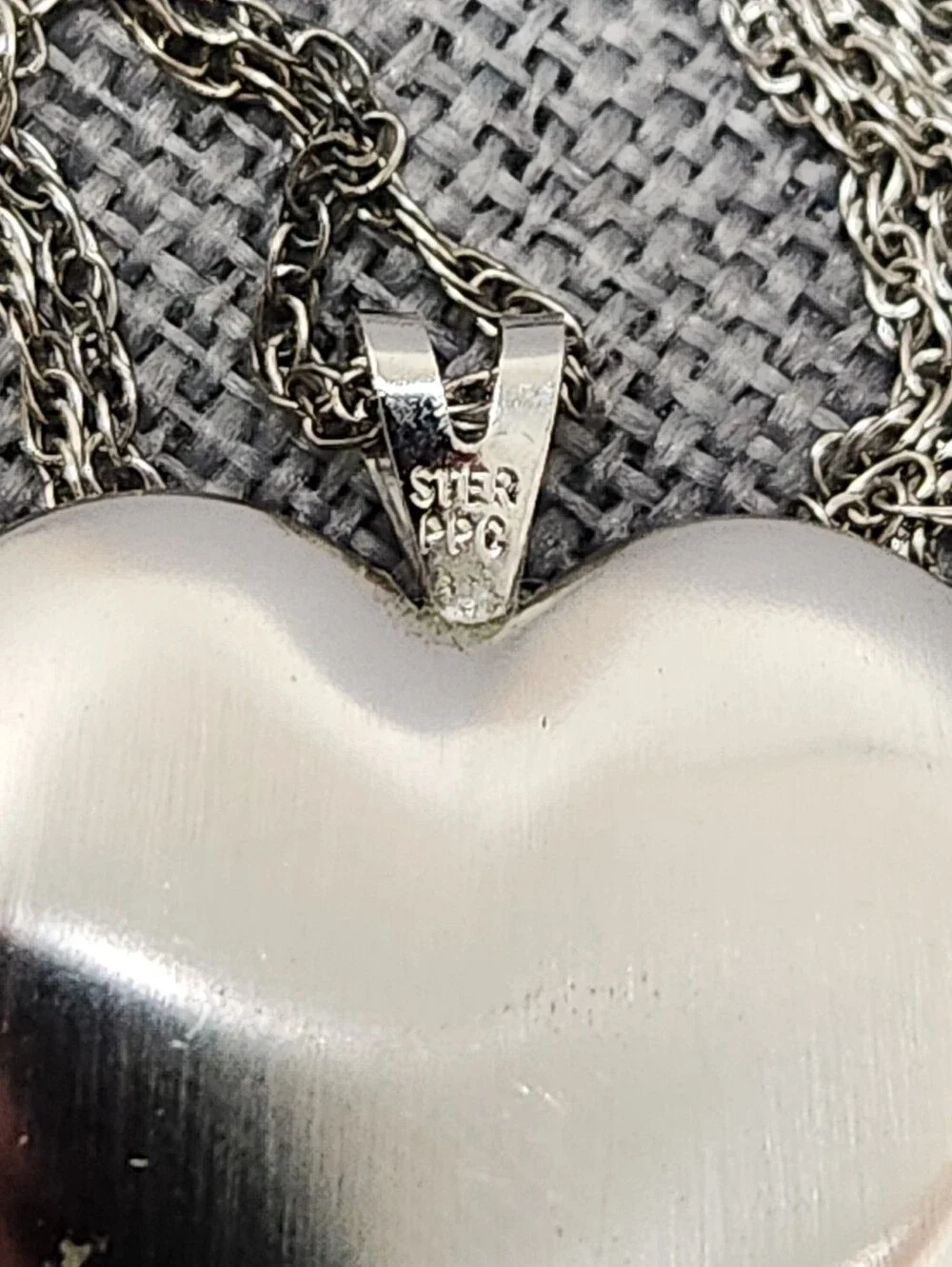 Grandma Sterling Silver Picture Locket & Chain. - Picture 5 of 7